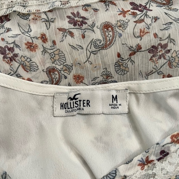 HOLLISTER,PEASANT TOP. ULTRASOFT FABRIC WITH DAINTY FLORAL &PAISLEY MOTIF.SIZE M - Picture 4 of 6